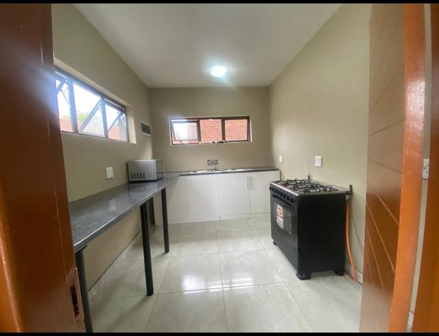 34 BEDROOM HOUSE FOR SALE IN BEDWORTH PARK